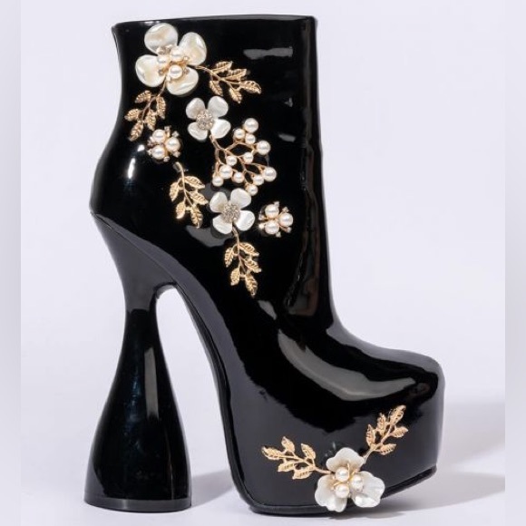 Azalea Wang 3-D Pearl & Gold Flower Black Vegan Patent Leather Chunky Pl… - Picture 2 of 5